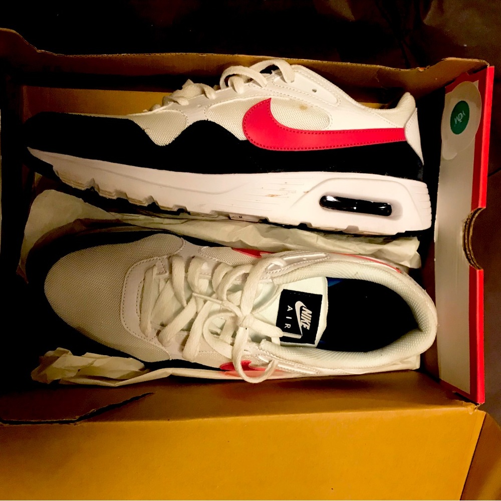 Mens size 10 Nike Airmax SC Shoes - White/Red